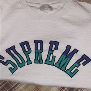 Supreme curved logo tee like new original bag